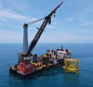 لیفتینگ روی آب با جرثقیل بارج‌