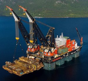 جرثقیل‌ های بارج‌ قدرتمند برای عملیات دریایی